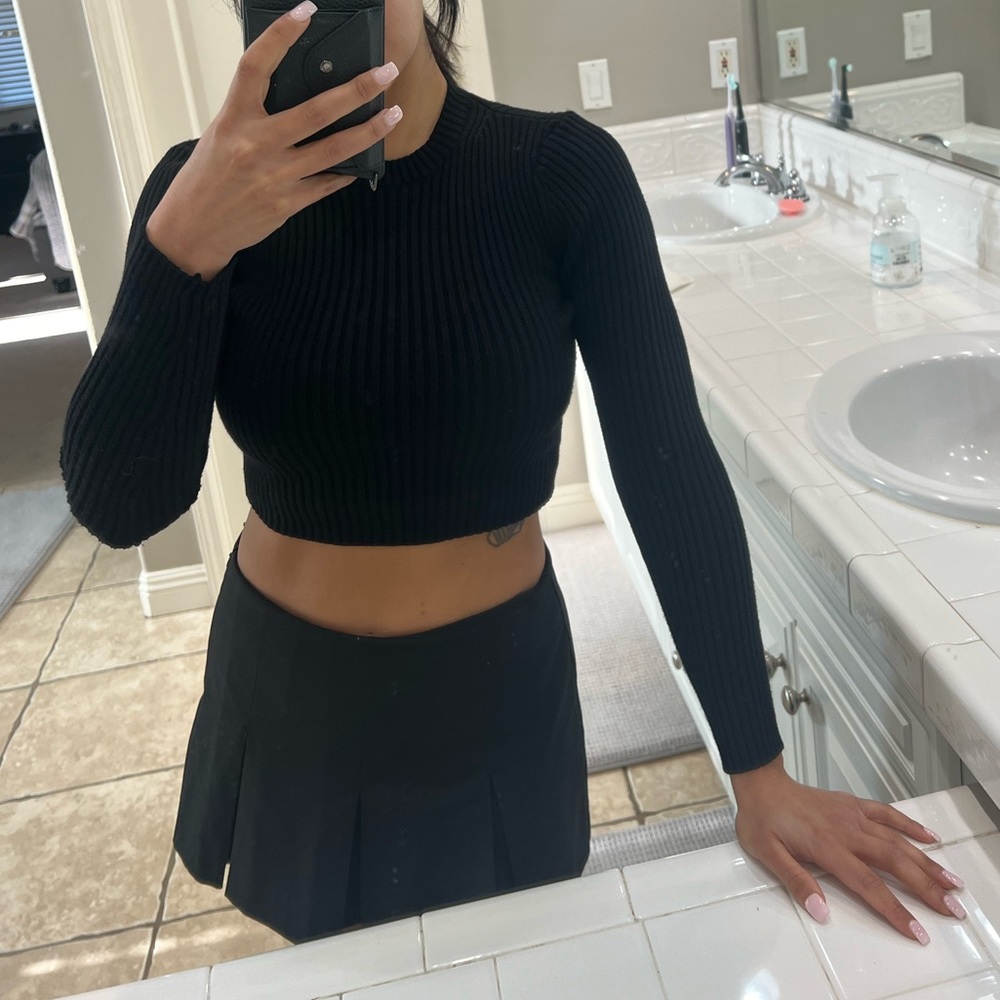 Black cropped Zara sweater size medium